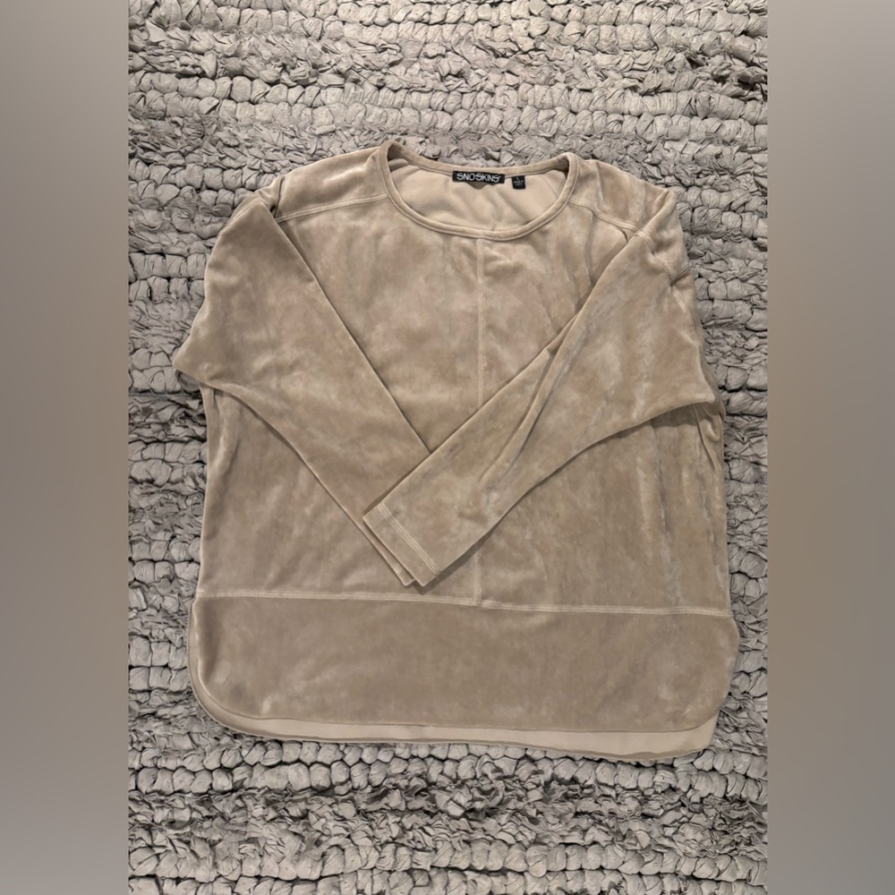 Sno Skins Light Gray Long Sleeve Soft Sweater / Top